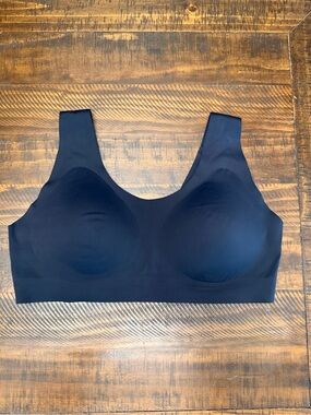 Serra Black Seamless Wireless Padded Sports Bra